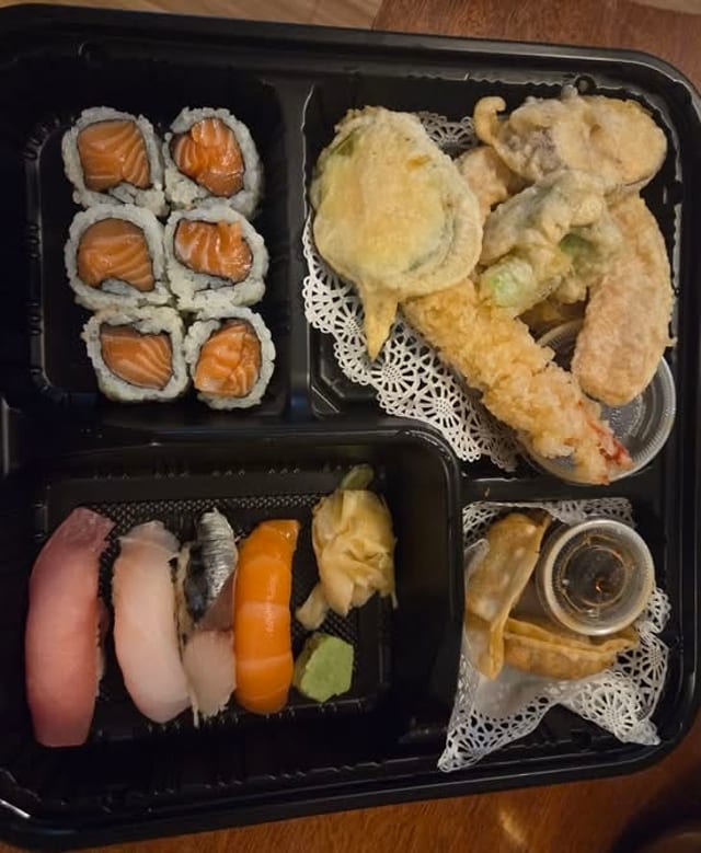 4 pcs Sushi Bento Box.